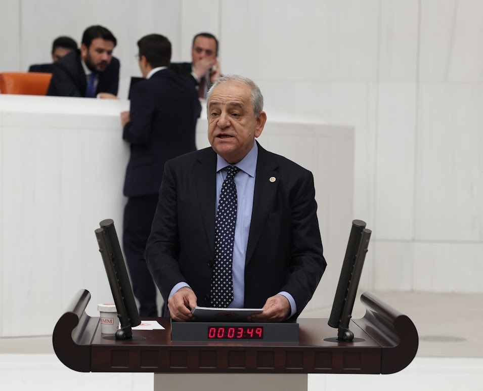 CHP’li Nalbantoğlu’ndan Bakan Kurum’a; "İzmir'le uğraşmaktan başka işiniz yok mu?"