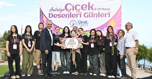 Antalya çiçeklerle açık hava galerisine döndü