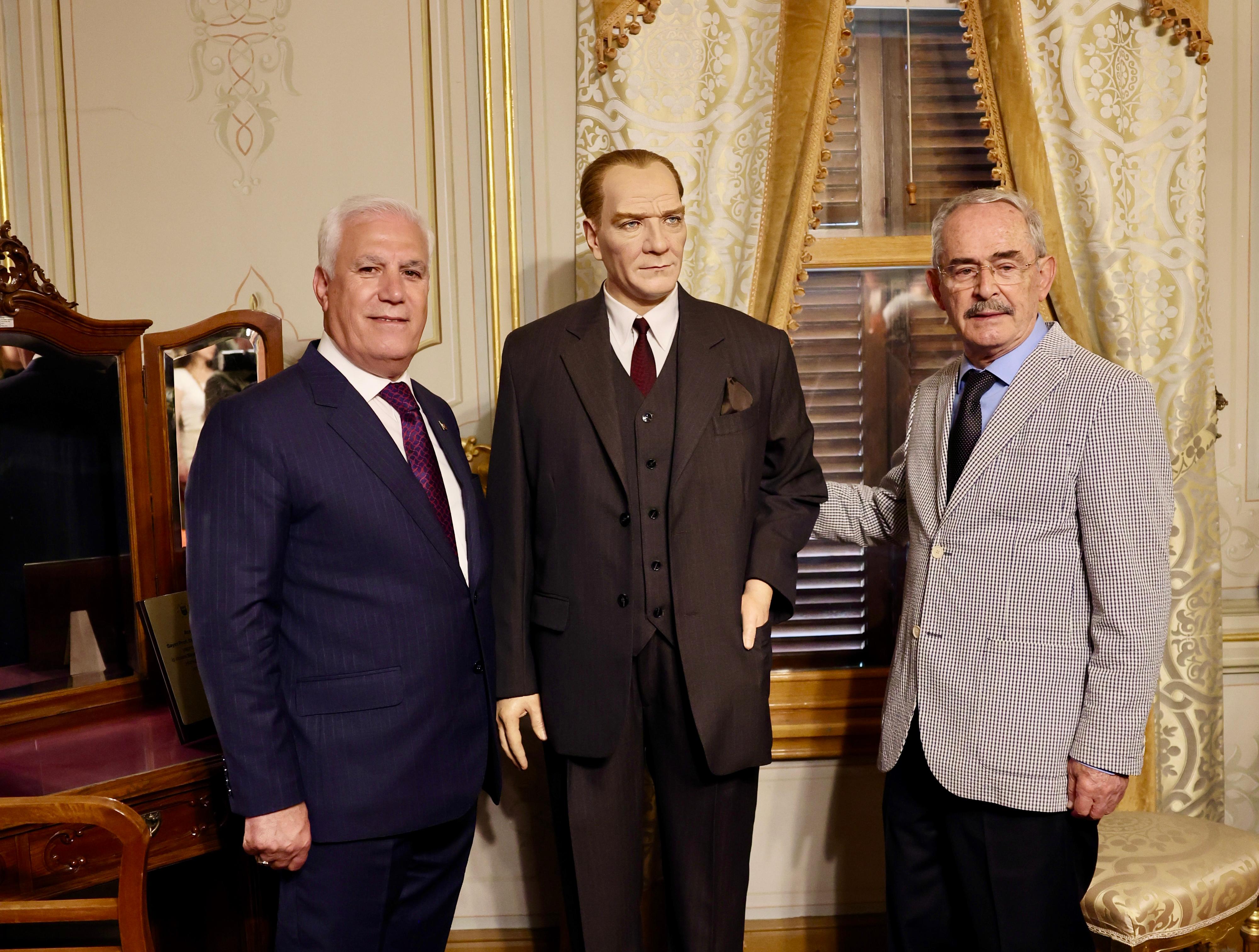 Atatürk’ün balmumu heykeli, Hünkâr Köşkü’nde sergileniyor