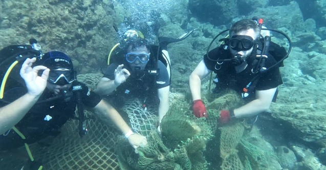 Deniz ekosistemini tehdit eden dev trol ağı denizden çıkarıldı