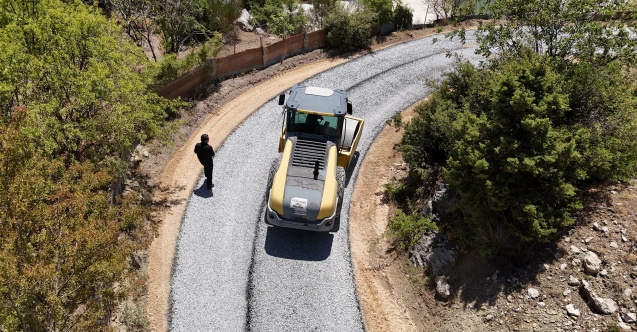Mezitli'de kırsal mahalle yol seferberliği başladı