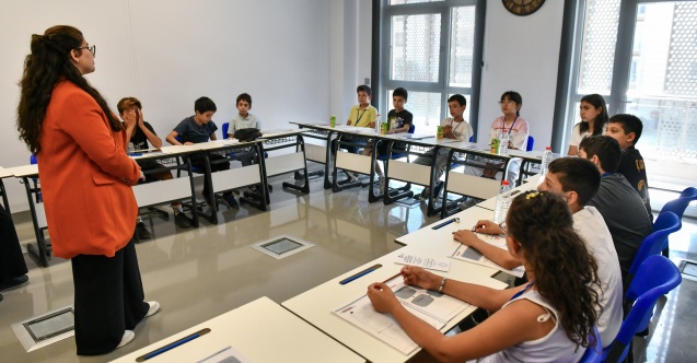 Ankara Büyükşehir'in “Pozitif Ergen Müdahale Gelişim Programı”na katılan çocuklar sertifikalarını aldı