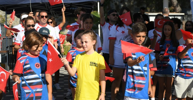 Kuşadası'nda Zafer Bayramı Coşkusu Tenis Turnuvasıyla Kutlanıyor