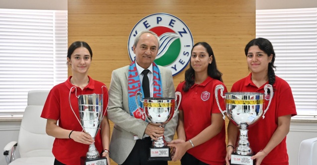 Türkiye’nin gol kraliçesi Gazel Dikme Kepez’i gururlandırdı