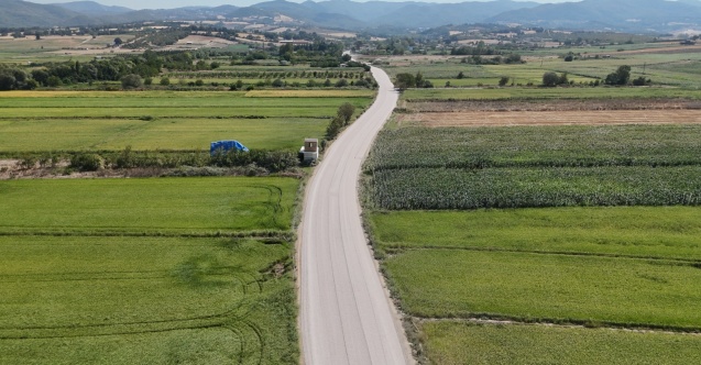 Balıkesir Büyükşehir, yıllardır hizmet bekleyen yolları asfaltla buluşturuyor
