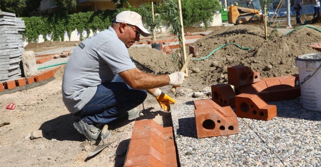 Bayraklı'da parklar yenileniyor