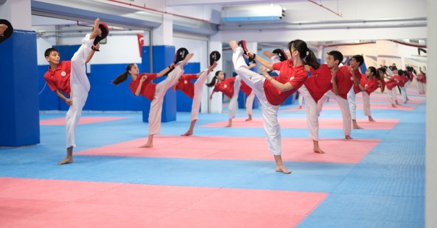 Bayraklı’da 3 Bin 500 kişi yaz spor okullarında buluştu