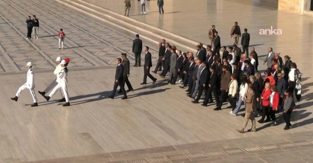 CHP'den 22'nci Olağanüstü Kurultay öncesi Anıtkabir'e ziyaret