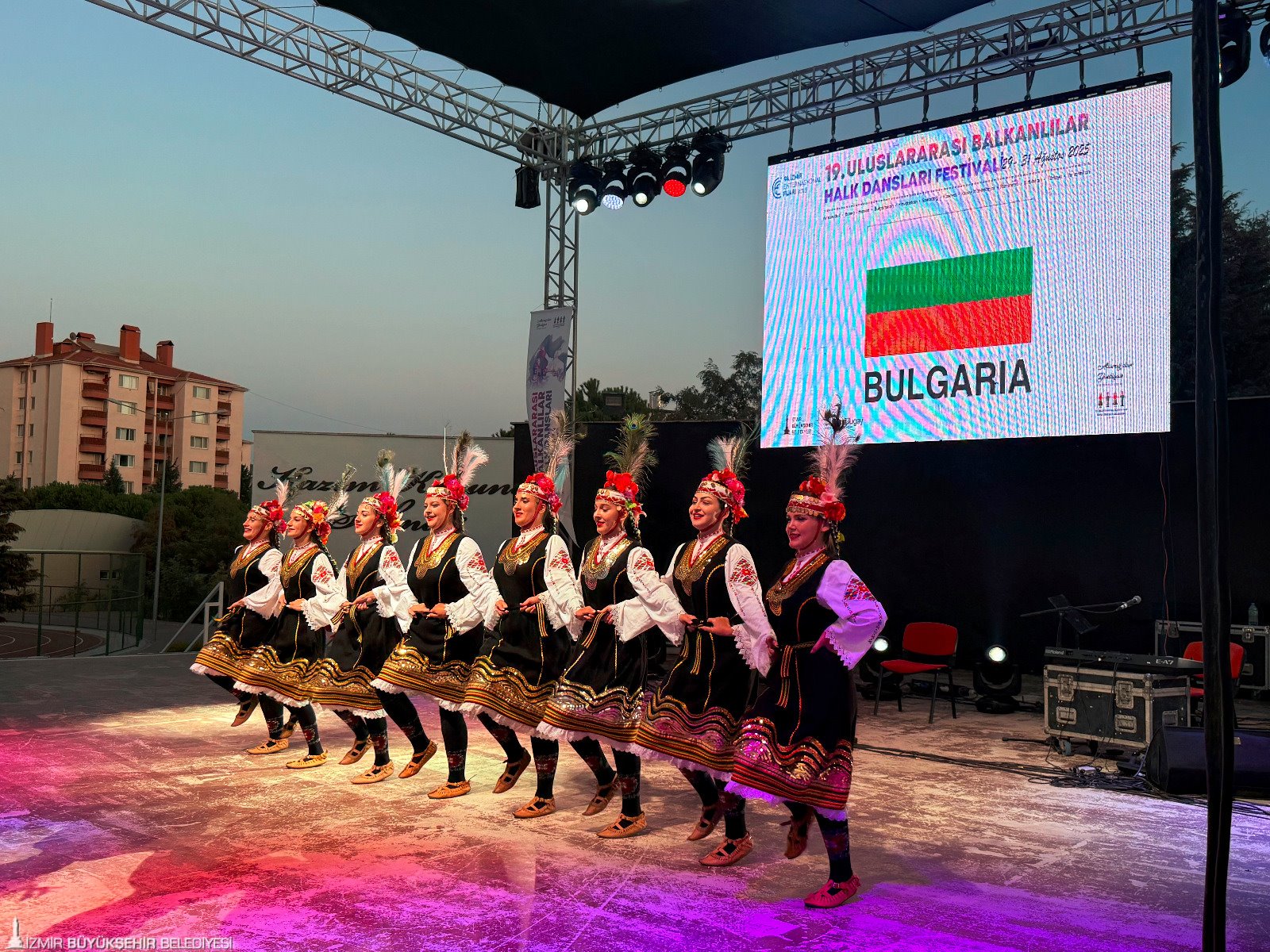 İzmir'de Balkan coşkusu sürüyor