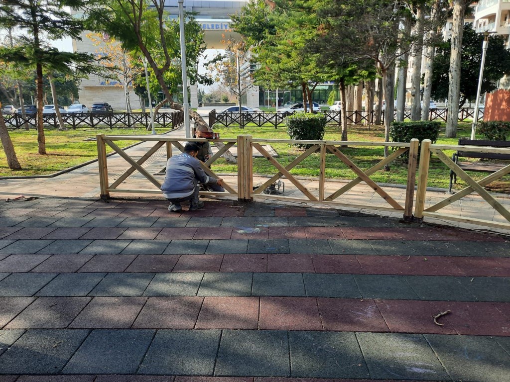 Konyaaltı'nda parklar yenileniyor