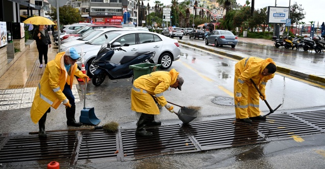 Kuşadası Belediyesi'nde sağanak seferberliği