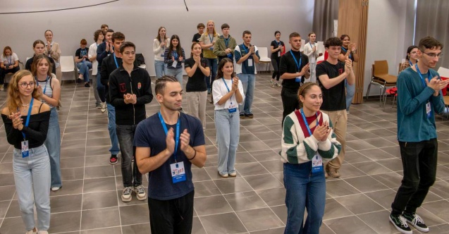 Kuşadası kardeş şehirler gençlik toplantısı başladı