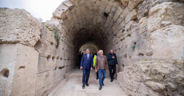 Smyrna Tiyatrosu gün yüzüne çıkıyor