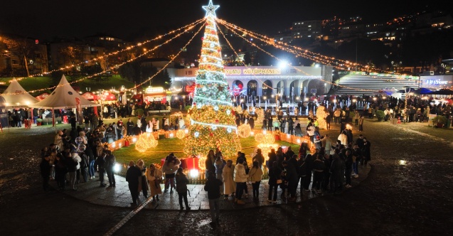 Yeni yıl coşkusu, ‘Bursa Yeni Yıl Meydanı’nda yaşanıyor