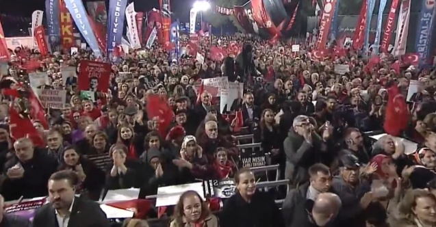 CHP'nin yeni yılda ilk adresi Beykoz: Yurttaşlar soğuk havaya rağmen meydanı doldurdu