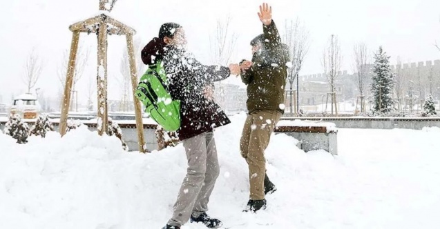 Pazartesi okullar tatil olacak mı? Valilik kar tatilini duyurdu mu?