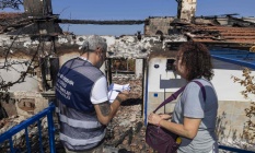İzmir Büyükşehir Belediyesi saha ekipleri yangının yaralarını sarıyor