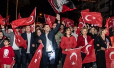 Kuşadası#039;nda Cumhuriyet coşkusu geceye taşındı