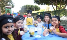 Minik eller Konyaaltı#039;nda turşu kurdu