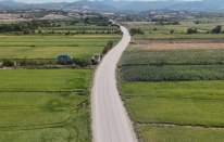 Balıkesir Büyükşehir, yıllardır hizmet bekleyen yolları asfaltla buluşturuyor