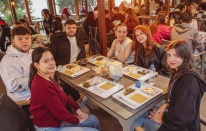 Kuşadası Belediyesi, bu yıl da sofrasını öğrencilerle paylaşıyor