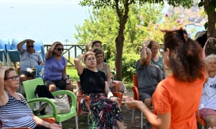Antalya'da Yaşlı Evi’nde yoga ve meditasyon
