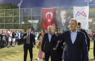 Vahap Seçer'den turnuva vuruşu