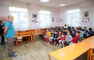 Bayraklı'da çocuklara hayvan sevgisi semineri