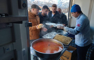 Mersin Büyükşehir ekipleri depremin yaralarını sarıyor