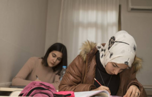 Mersin'de binlerce öğrenciye ücretsiz kurs