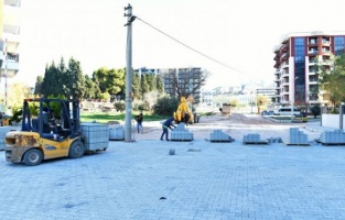 Çiğli'de yol çalışmaları sürüyor