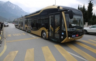Manisa'da 24 metrelik otobüsler test ediliyor