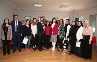 Nilüferli kadınlar İngilizce öğreniyor