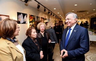 Akay'dan sanata ve sanatçıya destek