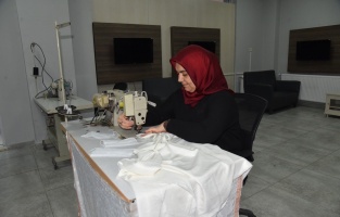 İzmit Belediyesi koruyucu maske üretiyor