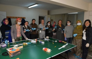 Doktorların yüz siperliği Çiğli Belediyesi'nden