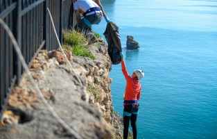 Falezlerde temizlik çalışması