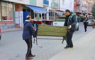 Odunpazarı'nda banklar kaldırıldı