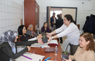 Başkan Büyükerşen'den kursiyerlere 8 Mart hediyesi