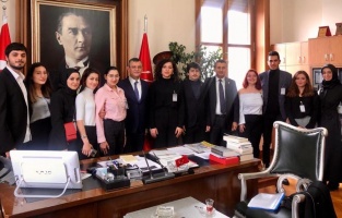 CHP'li Bulut: 'Sağlıkçılar meslek yasası bekliyor'