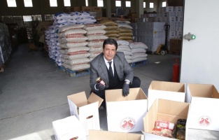 Döşemealtı Belediyesi'nden ihtiyaç sahibi ailelere gıda yardımı