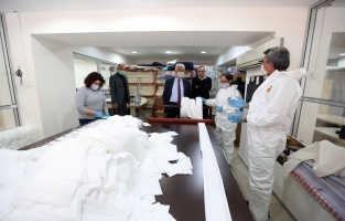 Büyükşehir maske üretmeye devam ediyor