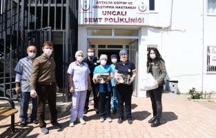 Konyaaltı Belediyesi'nden maske ve koruyucu gözlük