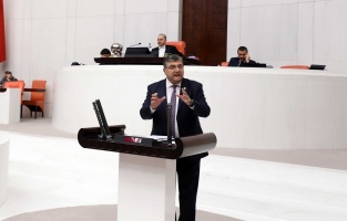 Sındır: 'Gıda sıkıntısı yaşanmaması için üretici toprakla buluşturulmalı'