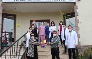 Hayvan dostu hizmetlere 'teşekkür' plaketi