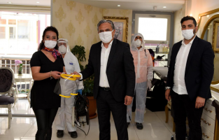 Berber ve kuaförlere yüz koruyucu maske