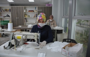 İzmit Belediyesi'nden iş kaybına uğrayan terzilere destek