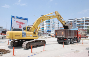 Büyükşehir çalışıyor, Karataş'ta su baskını sorunu çözülüyor