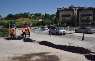 İzmit Belediyesi'nden Yeşilova Caddesi'ne 77 ton asfalt