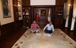 '2 buçuk milyon Adanalının makamına haciz!'